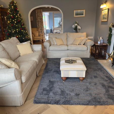 Vast, Elegant Home With Indoor Pool & Sauna Near Popular Golf Course Kington  Exteriér fotografie
