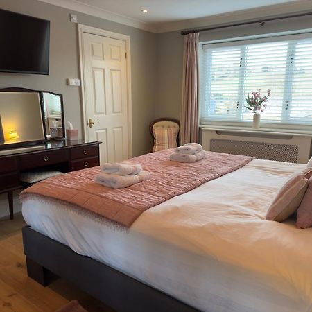 Vast, Elegant Home With Indoor Pool & Sauna Near Popular Golf Course Kington  Exteriér fotografie