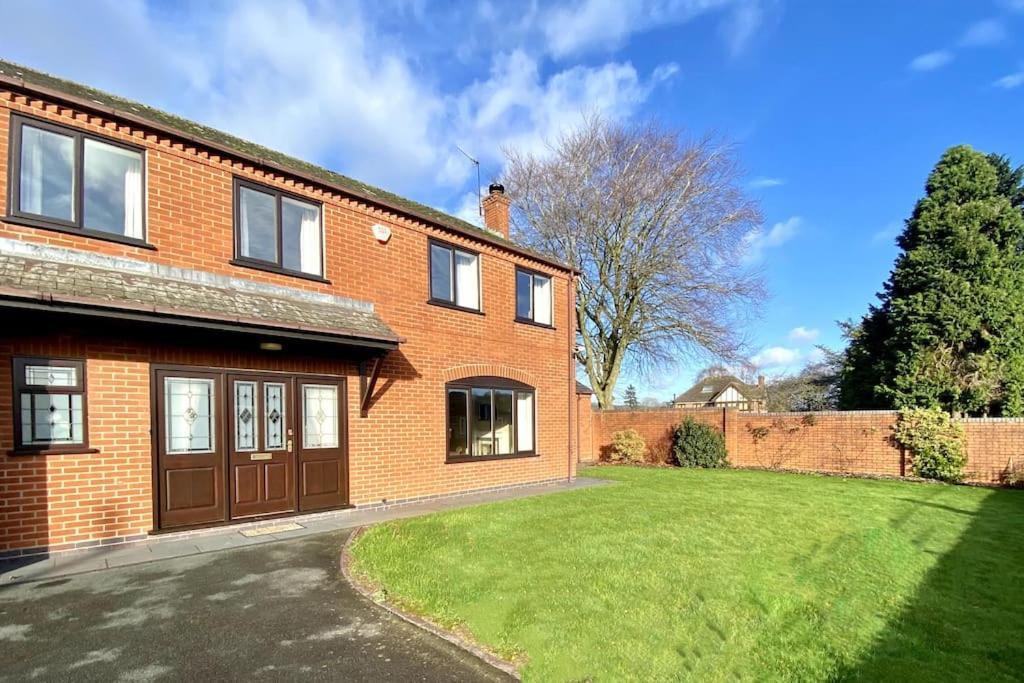 Vast, Elegant Home With Indoor Pool & Sauna Near Popular Golf Course Kington  Exteriér fotografie