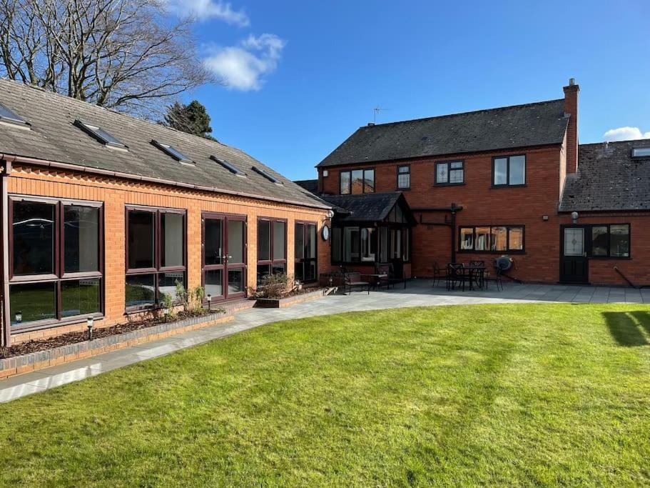 Vast, Elegant Home With Indoor Pool & Sauna Near Popular Golf Course Kington  Exteriér fotografie