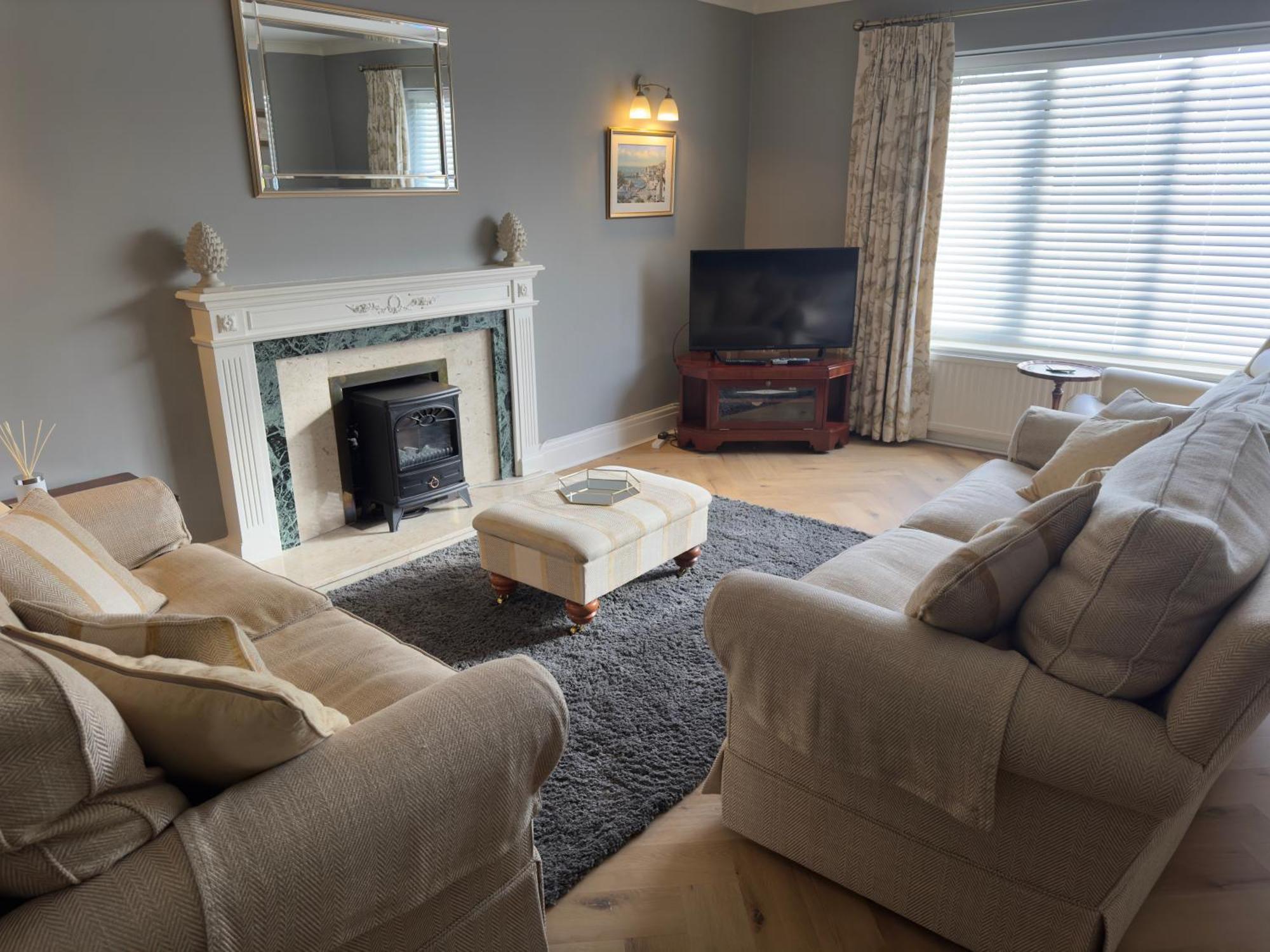 Vast, Elegant Home With Indoor Pool & Sauna Near Popular Golf Course Kington  Exteriér fotografie
