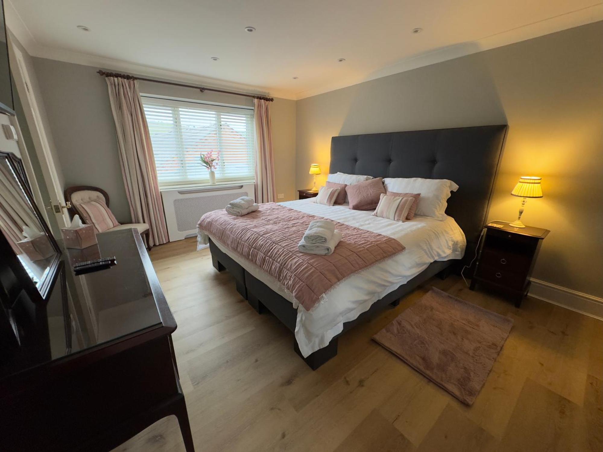 Vast, Elegant Home With Indoor Pool & Sauna Near Popular Golf Course Kington  Exteriér fotografie