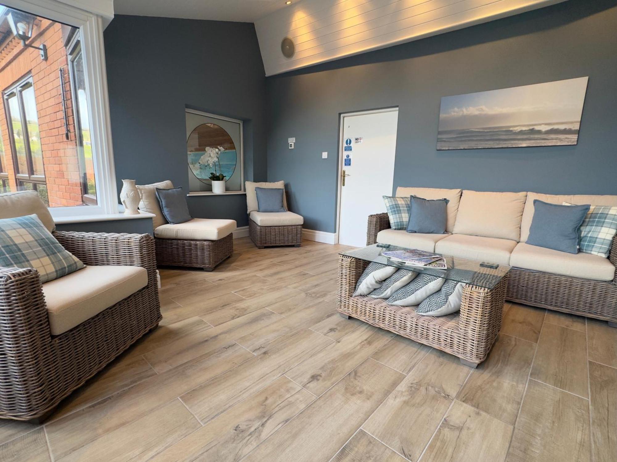 Vast, Elegant Home With Indoor Pool & Sauna Near Popular Golf Course Kington  Exteriér fotografie