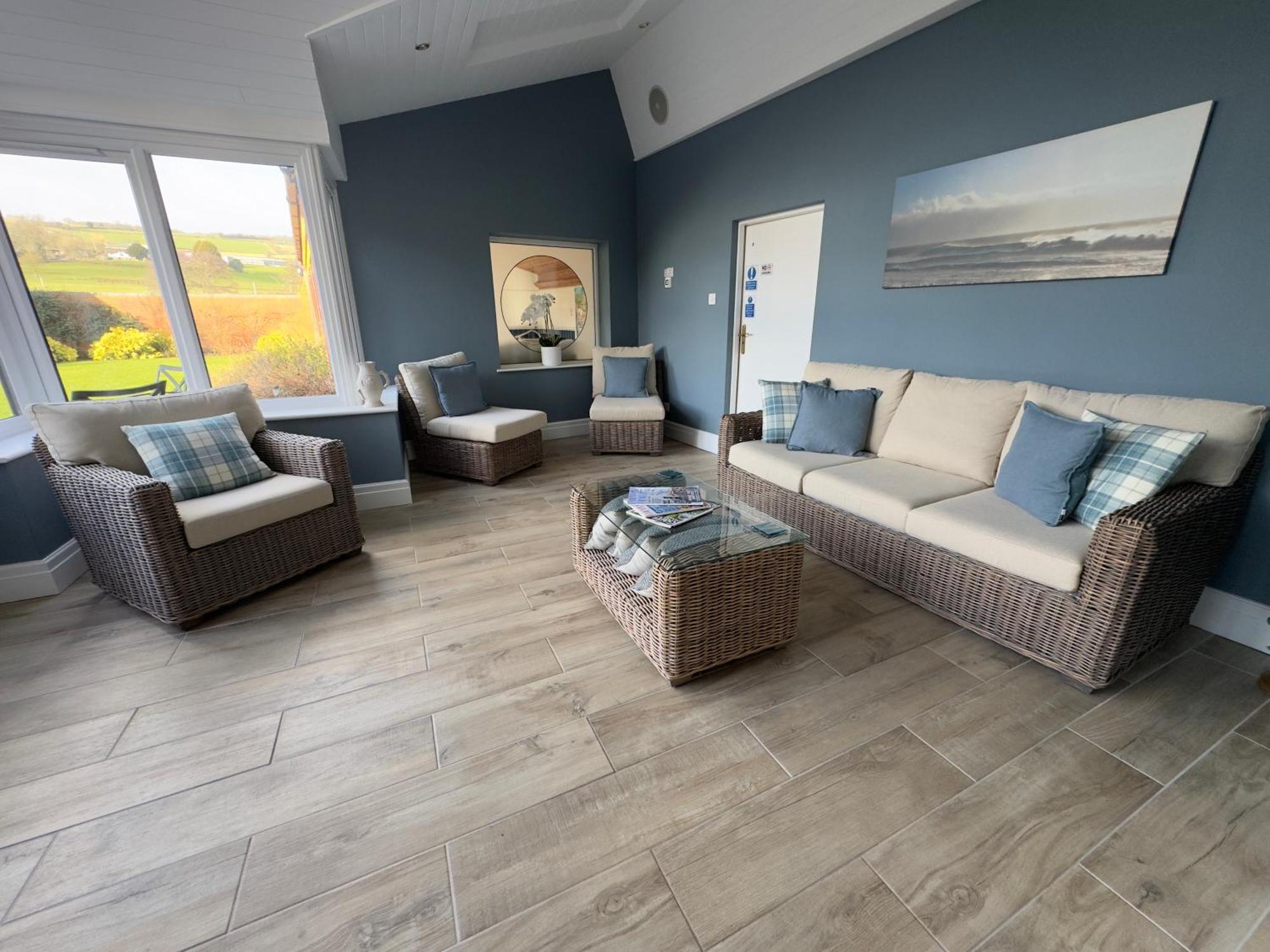 Vast, Elegant Home With Indoor Pool & Sauna Near Popular Golf Course Kington  Exteriér fotografie