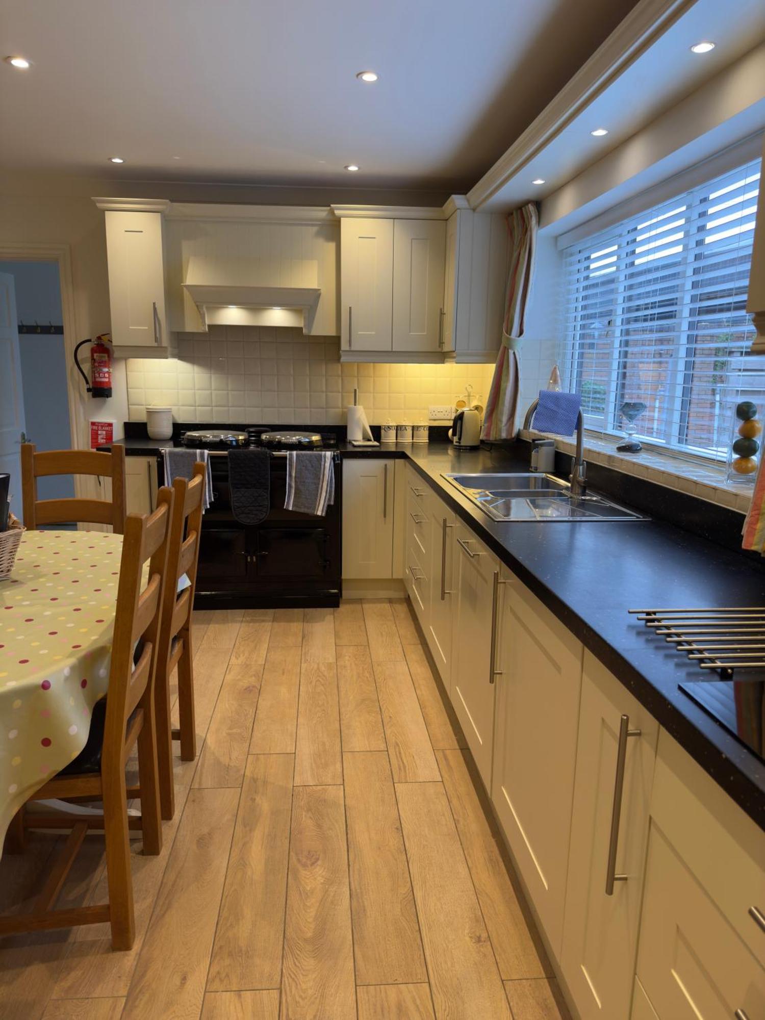 Vast, Elegant Home With Indoor Pool & Sauna Near Popular Golf Course Kington  Exteriér fotografie